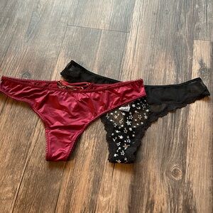 Non branded pair of thongs size small